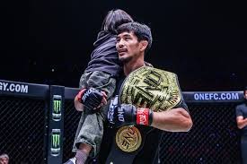 C罗晒与特朗普合照：感谢总统先生的邀请和热情欢迎